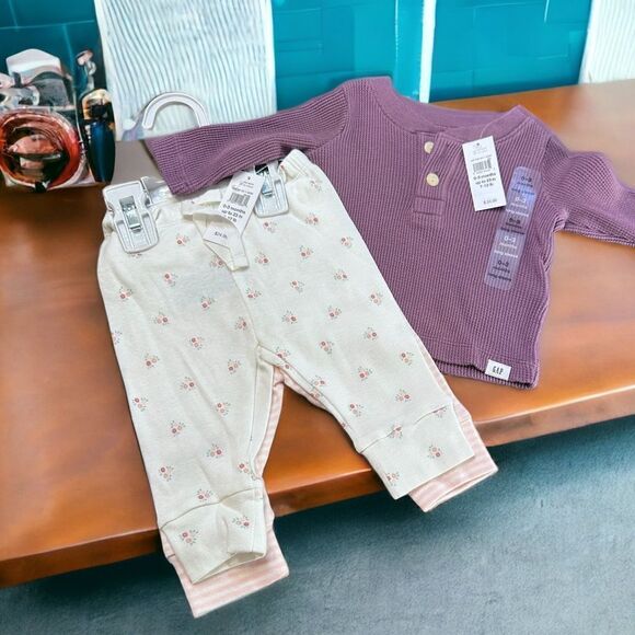 NWT Baby GAP Long Sleeve Shirt & Pants Bundle (0-3 Months) - Picture 1 of 5